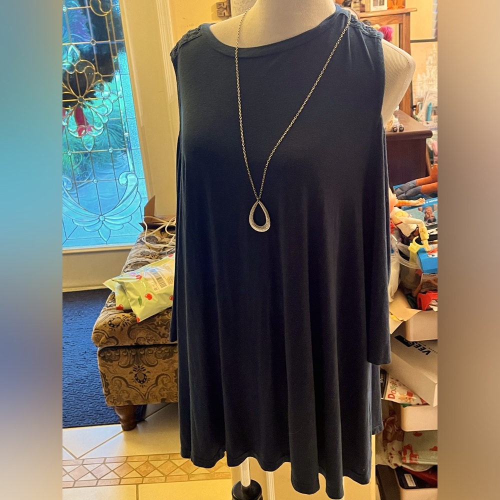Blue 3x shirt tag removed. Measures - 24 in across bust, 20 in cold shoulder arm